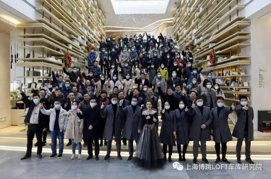 普洱全国一百多人在华侨城汉口道6号参观研讨LOFT专利车库技术！
